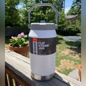 Stanley 64oz Flip Straw Jug - Brand New! 🤍🩶